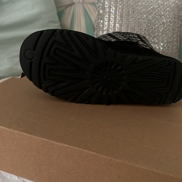 UGG boots - Picture 2 of 8